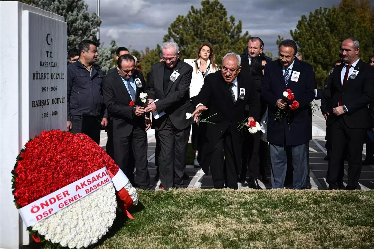 Aksakal’dan Ecevit’in Kabrine Ziyaret