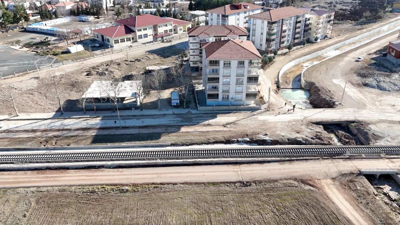 Depremlerde hasar gören demir yolu hattının onarımında sona gelindi